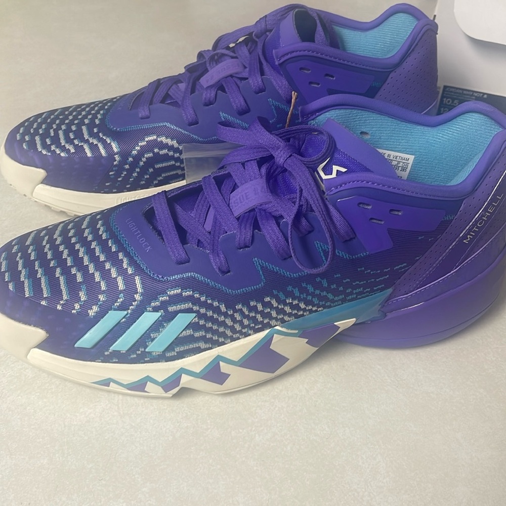 Adidas DON Issue 4 (Donovan Mitchell) Size 11 1/2 Brand New With Tags, No Box